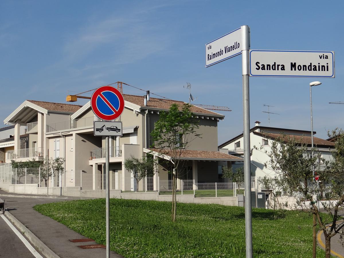 Nuovo Laghetto Del Frassino Hotel Пескиера дел Гарда Екстериор снимка