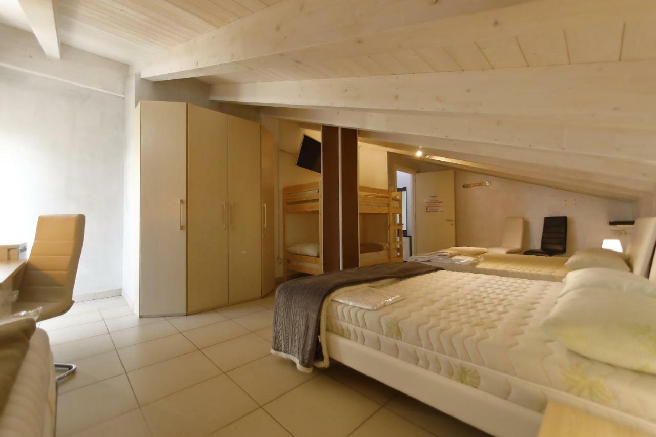 Nuovo Laghetto Del Frassino Hotel Пескиера дел Гарда Екстериор снимка