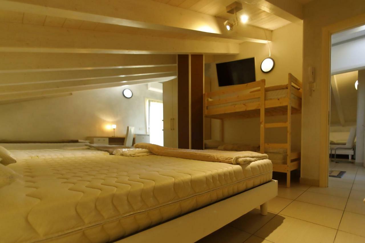 Nuovo Laghetto Del Frassino Hotel Пескиера дел Гарда Екстериор снимка