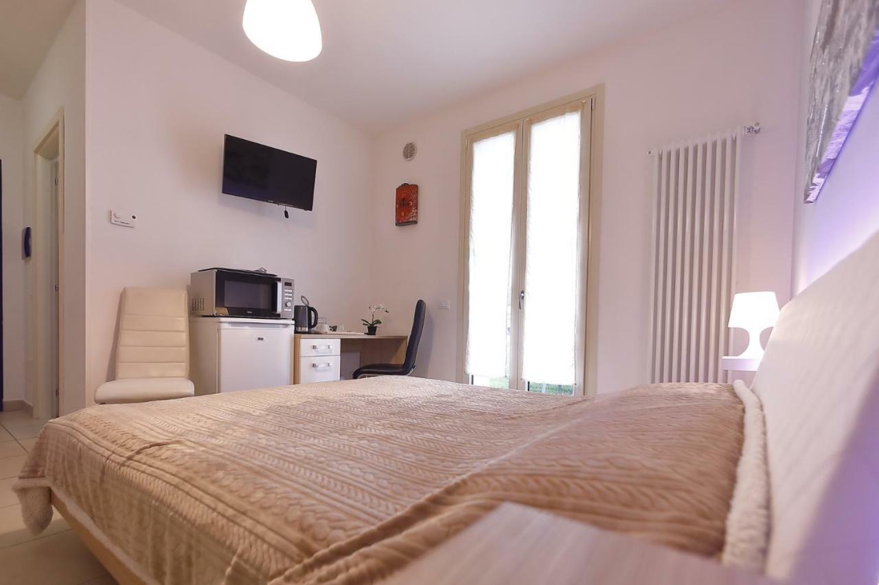 Nuovo Laghetto Del Frassino Hotel Пескиера дел Гарда Екстериор снимка